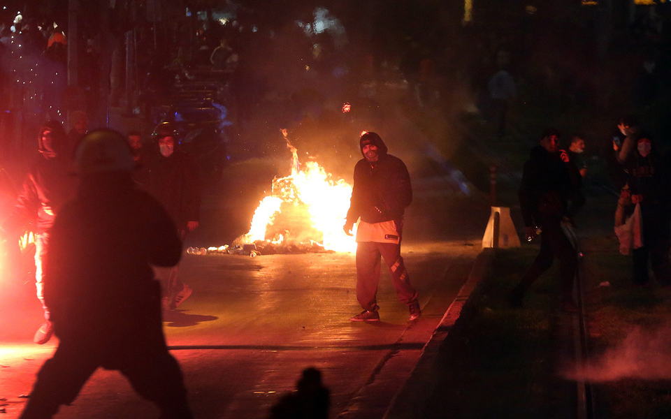 η-πολιτική-βία-χρειάζεται-ένα-δημοκρα-561291403