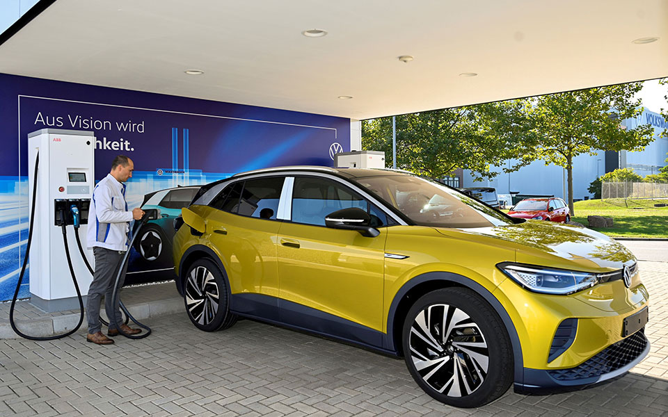 οι-γερμανοί-στη-μάχη-της-ηλεκτροκίνησ-561304054