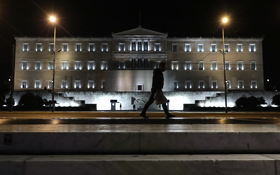 τσουνάμι-εισαγωγών-κυριαρχία-βρετ-561286177