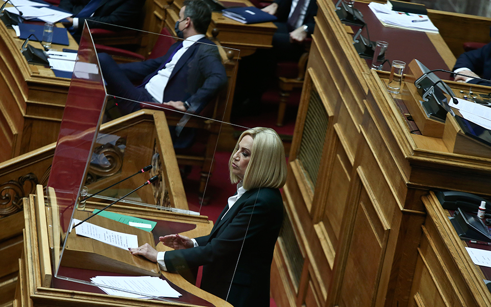 δειλά-χαμόγελα-στο-κιναλ-φέρνουν-οι-δη-561296176