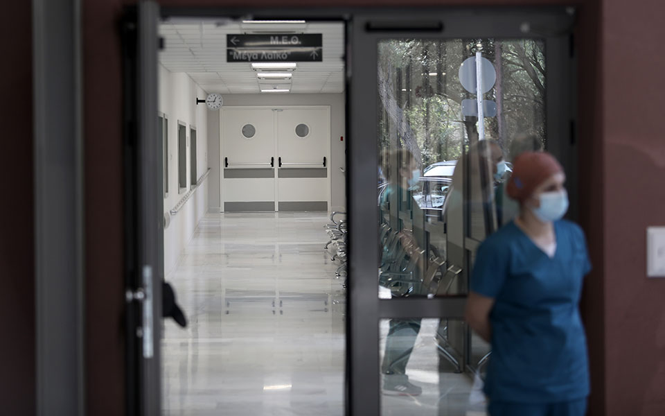 ολόκληρες-οικογένειες-στα-νοσοκομε-561287632