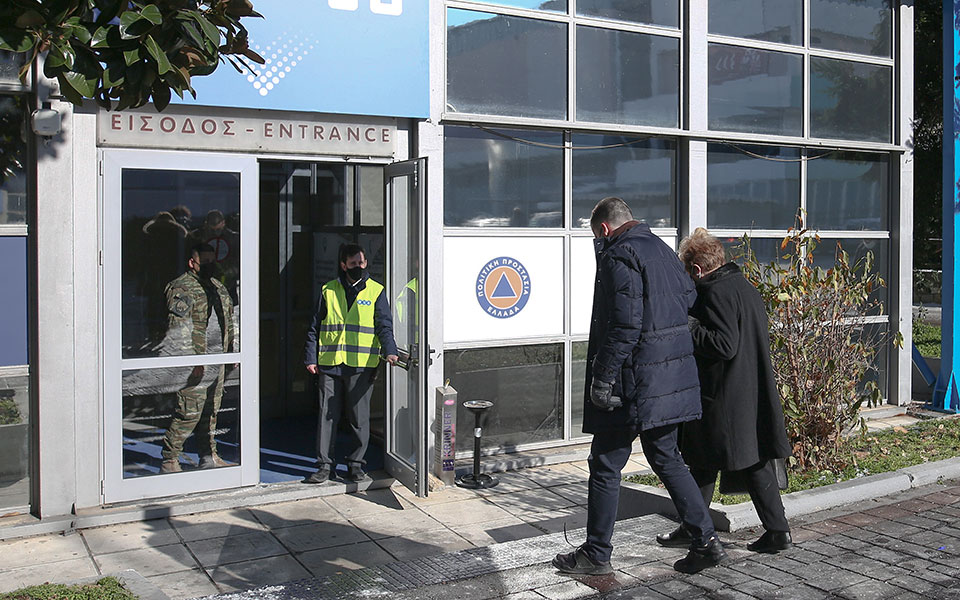 βασ-κικίλιας-εμβόλιο-σε-όλους-τους-πολ-561281788