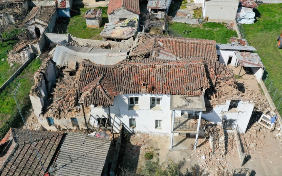 πάνω-από-χίλια-κόκκινα-κτίρια-στη-θε-561287566