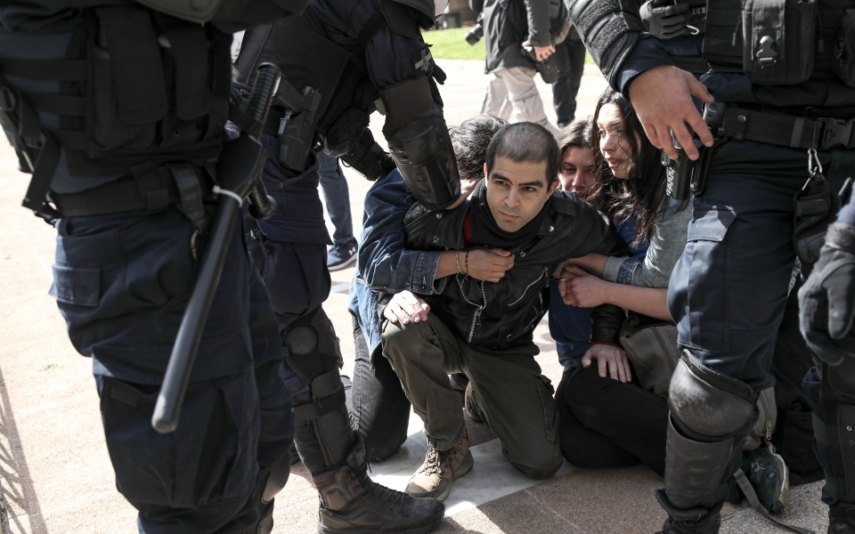 στους-29-οι-προσαχθέντες-στην-συγκέντρω-561287377