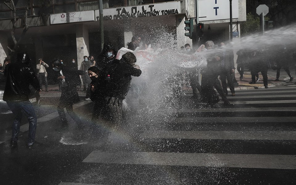 επτά-συλλήψεις-για-τα-επεισόδια-στην-π-561287647