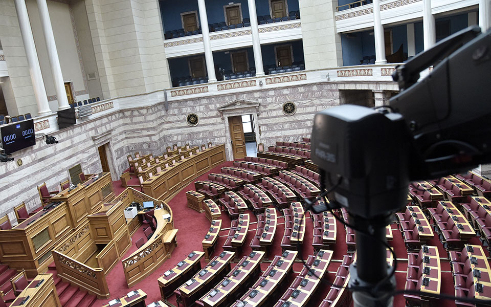 βουλή-πυρά-της-αντιπολίτευσης-για-τα-ε-561288553