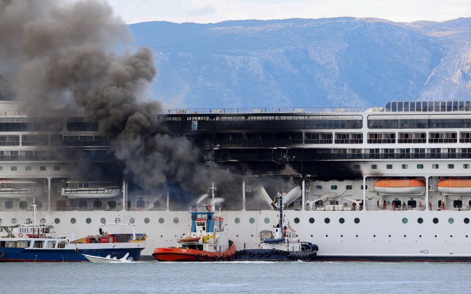 Υπό πλήρη έλεγχο η πυρκαγιά στο κρουαζιερόπλοιο (εικόνες – βίντεο)-1