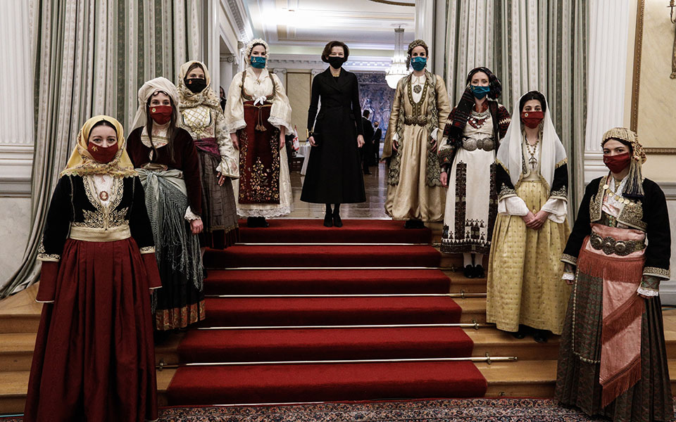 φλοράνς-παρλί-κάθε-ταξίδι-στην-ελλάδα-561306427