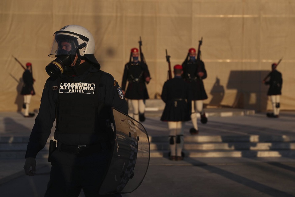 μέτρα-υψίστης-ασφαλείας-για-τους-εορτ-561303961