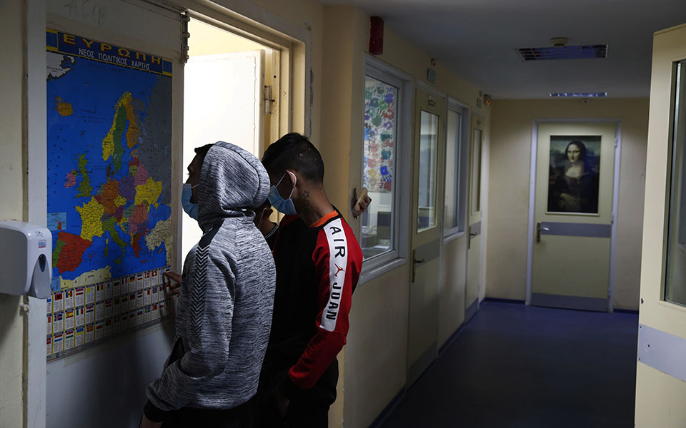 Η πρόκληση της τηλεκπαίδευσης στις φυλακές Αυλώνα (εικόνες)-12