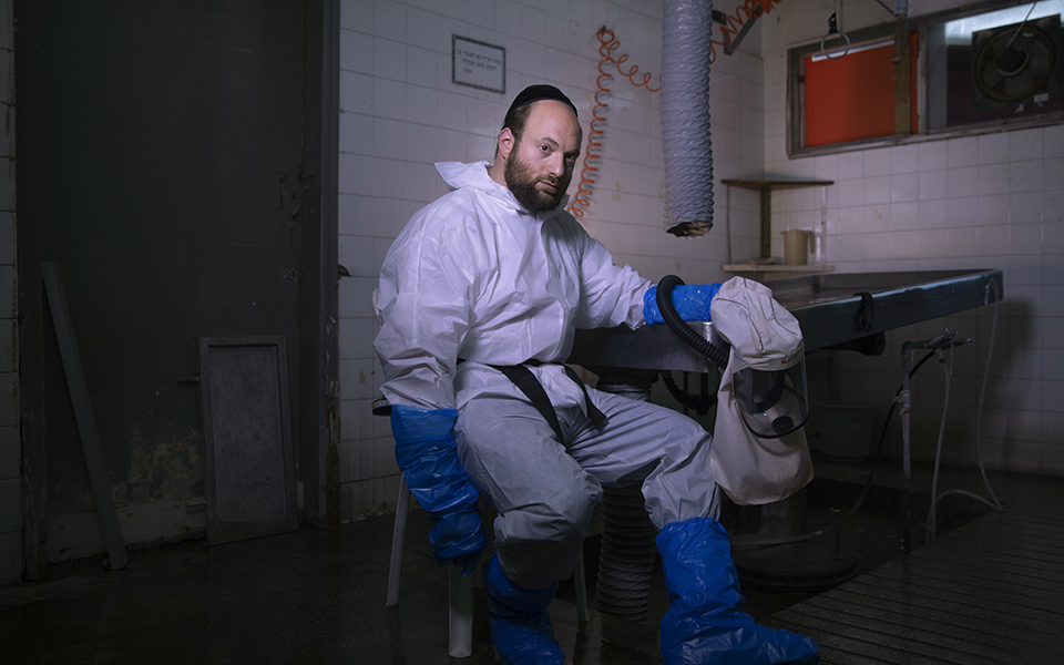 «Δεν θα τα παρατήσω»: Μικρές ιστορίες θάρρους και αυτοθυσίας από τη μάχη κατά της Covid-4