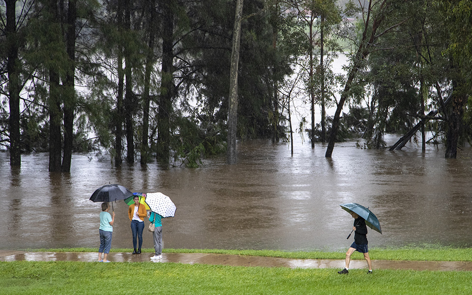 Χιλιάδες Αυστραλοί εγκαταλείπουν τις πλημμυρισμένες περιοχές τους (εικόνες)-7