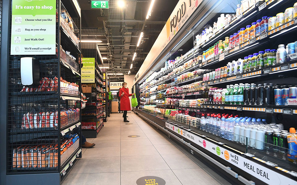σούπερ-μάρκετ-χωρίς-ταμεία-άνοιξε-η-αmazon-561284368