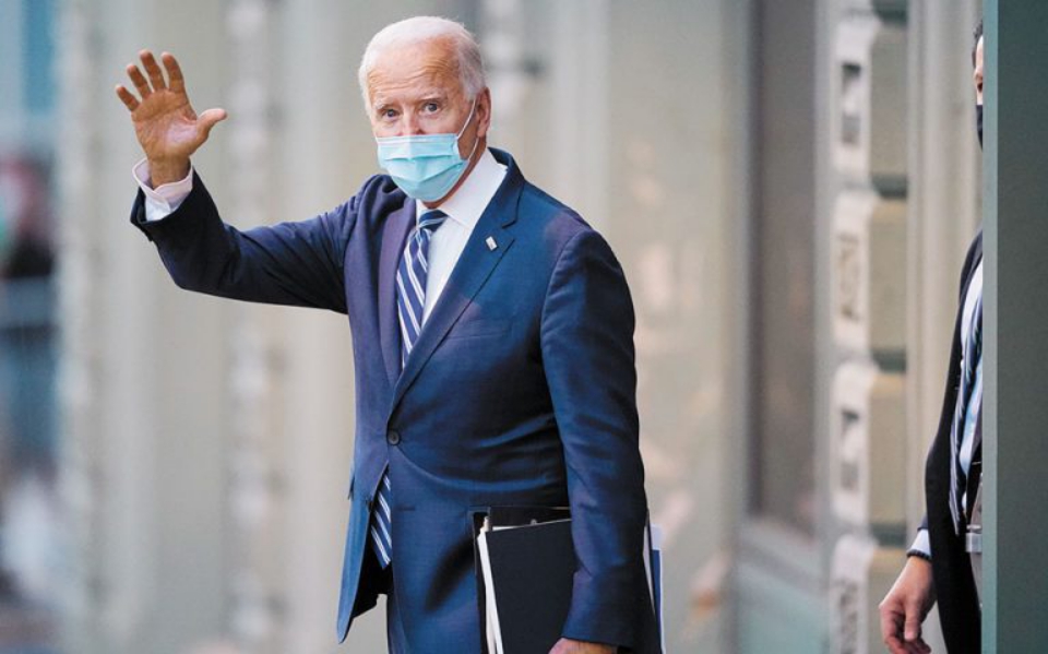 μπάιντεν-σύντομα-τα-1-400-δολάρια-στους-πε-561287596