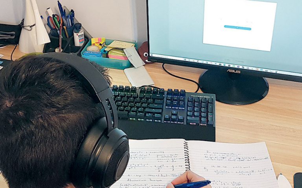 τηλεκπαίδευση-για-14-εκατ-μαθητές-561295615