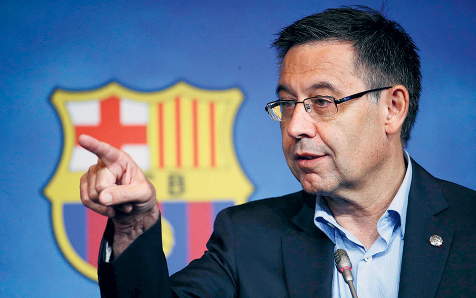 εφοδος-αστυνομίας-στην-μπαρτσελόνα-σ-561281266