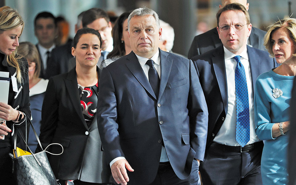 αποχώρησε-προτού-τον-διώξουν-ο-βίκτορ-561283462