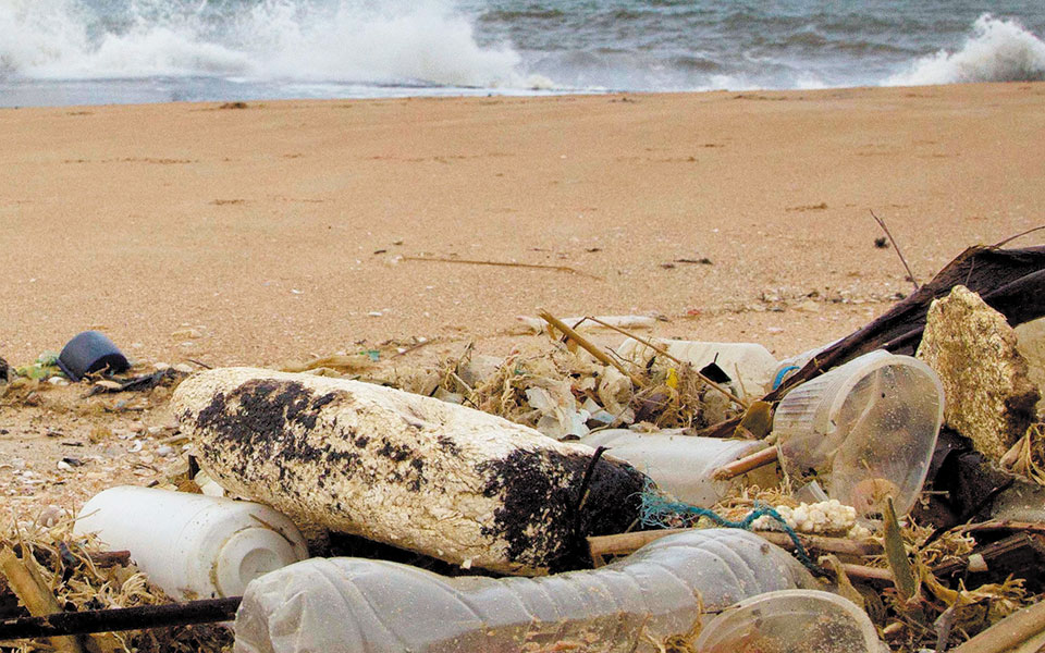 τσουνάμι-ευρωπαϊκών-απορριμμάτων-561283750