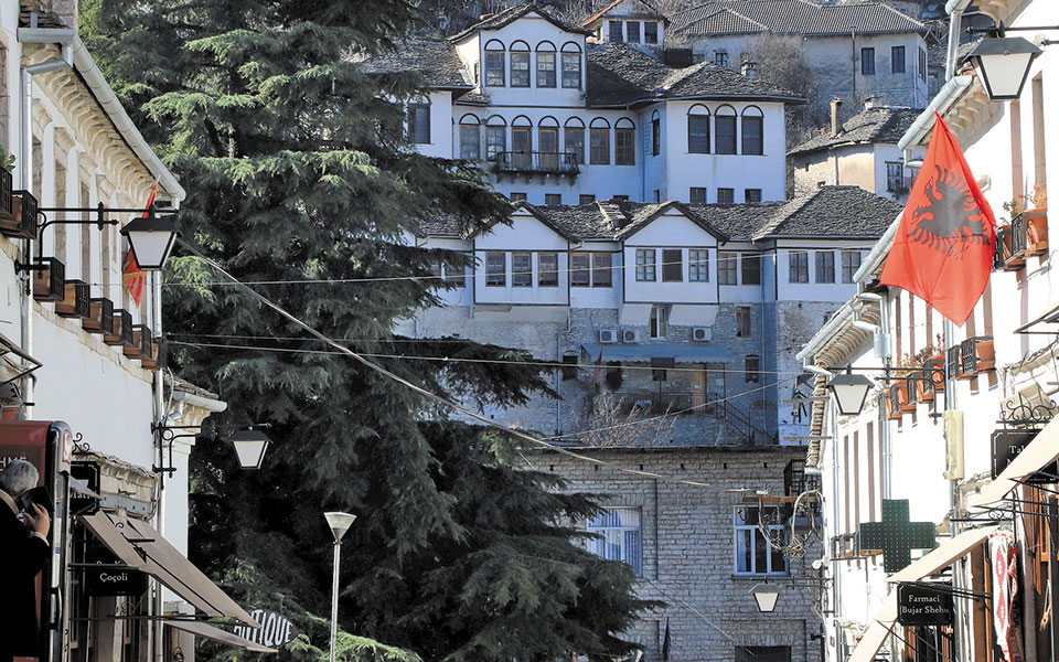 ορφέας-μπέτσης-η-πανδημία-απειλεί-την-561283786