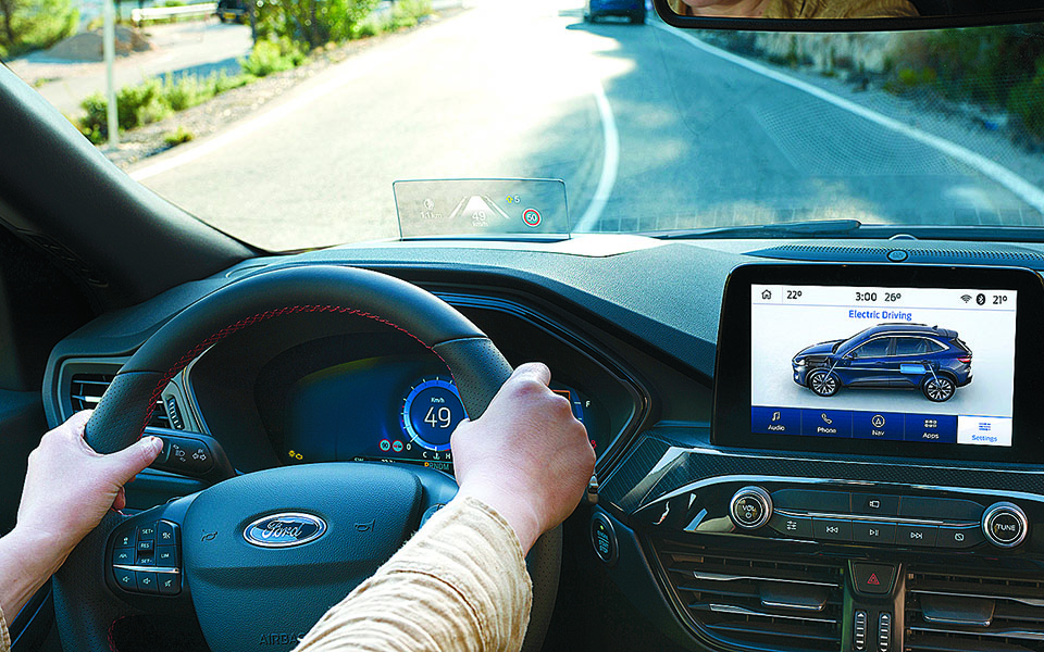 Ford Kuga Plug-in Hybrid: Εντυπωσιακή μετάβαση στην ηλεκτροκίνηση-3