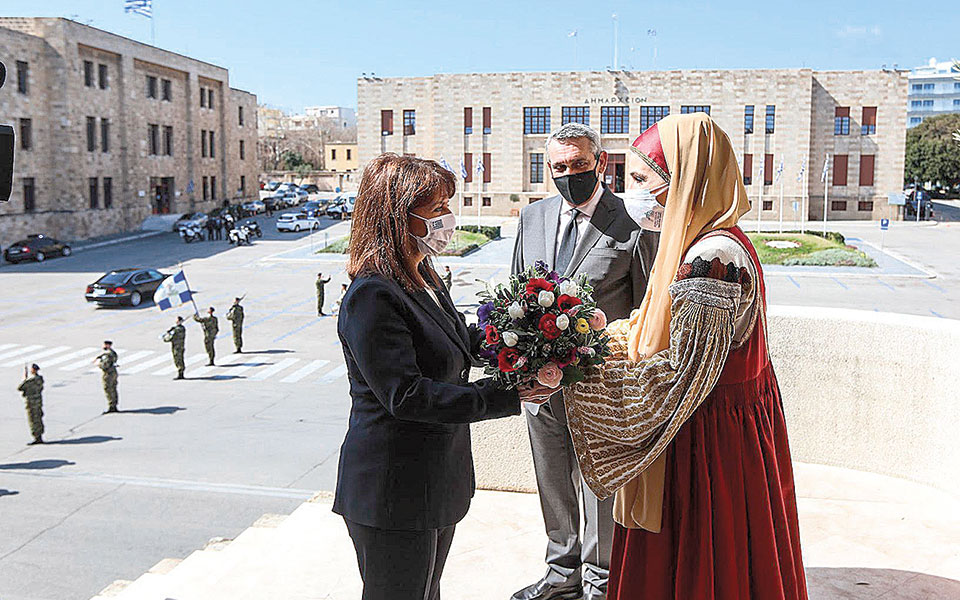 Η ΠτΔ επισκέφθηκε τη Ρόδο για την 73η επέτειο της ενσωμάτωσης της Δωδεκανήσου-3