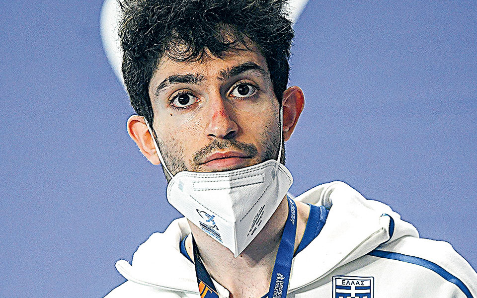 ο-μίλτος-τεντόγλου-δείχνει-τον-δρόμο-561289111