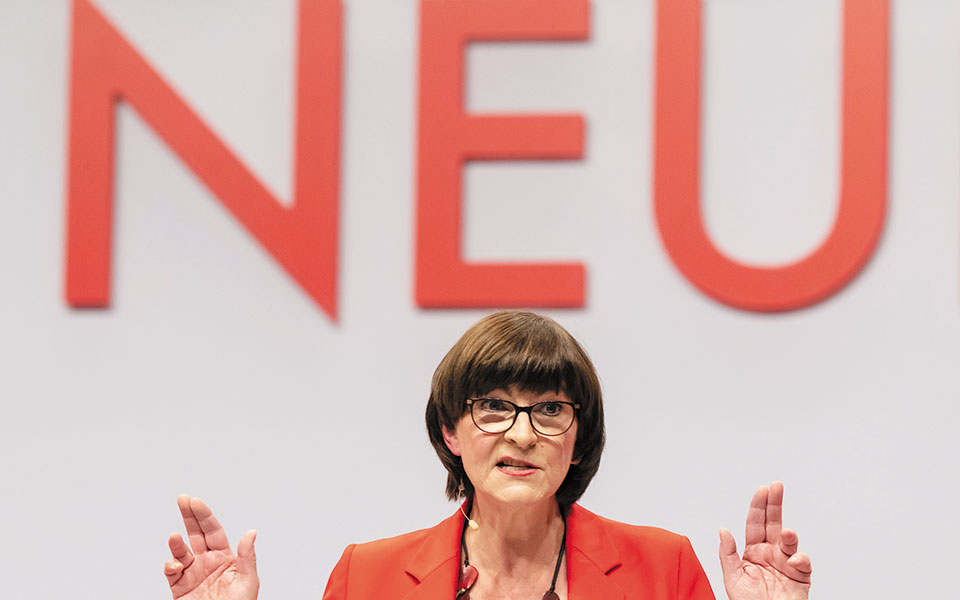 γερμανία-h-πολιτική-των-ταυτοτήτων-διχ-561290803