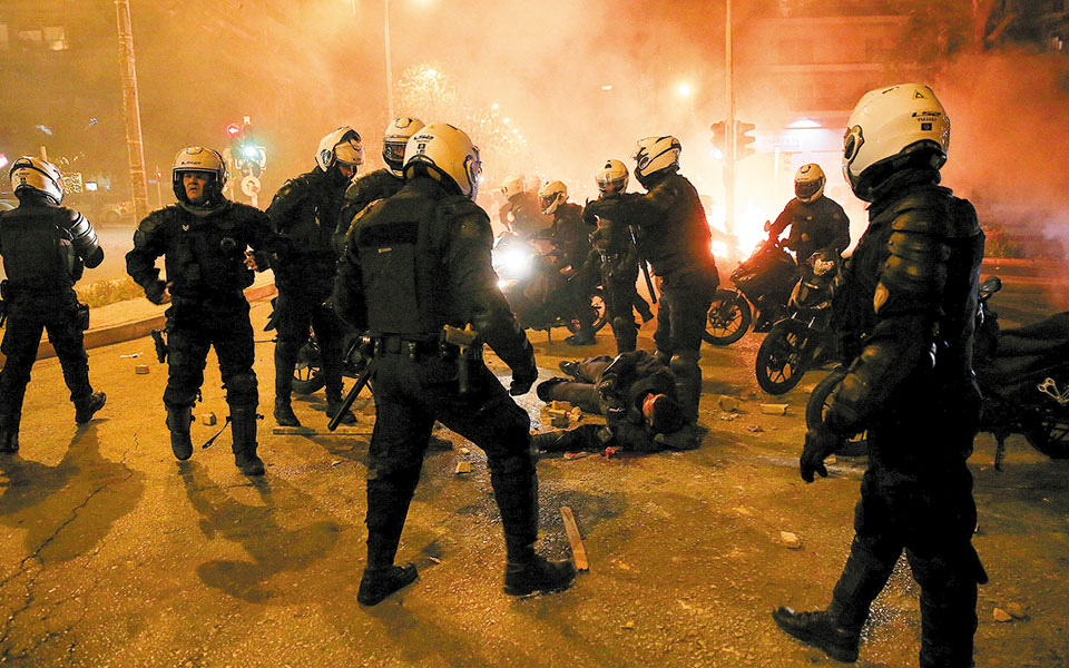 Σκηνικό τρόμου στη Νέα Σμύρνη-1