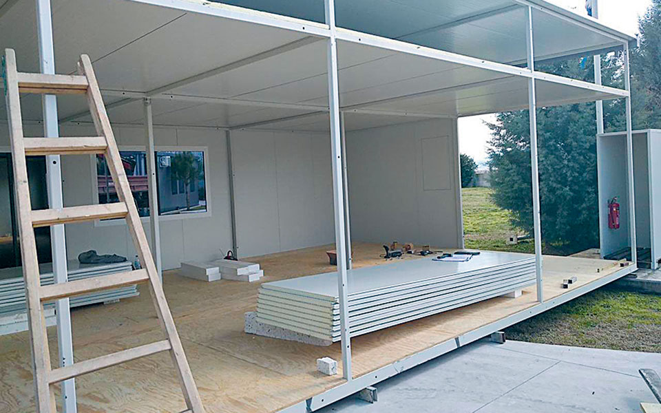 η-επιτροπή-ελλάδα-2021-δωρίζει-18-κινητές-561293578