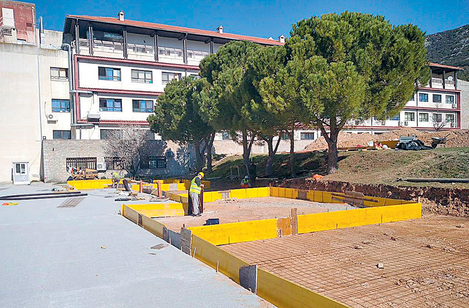 Η επιτροπή «Ελλάδα 2021» δωρίζει 18 κινητές κλίνες ΜΕΘ στο «Παπανικολάου»-1