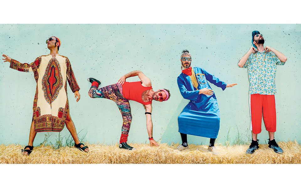 χιούμορ-πολλά-υλικά-και-έκρηξη-ενέργε-561293539