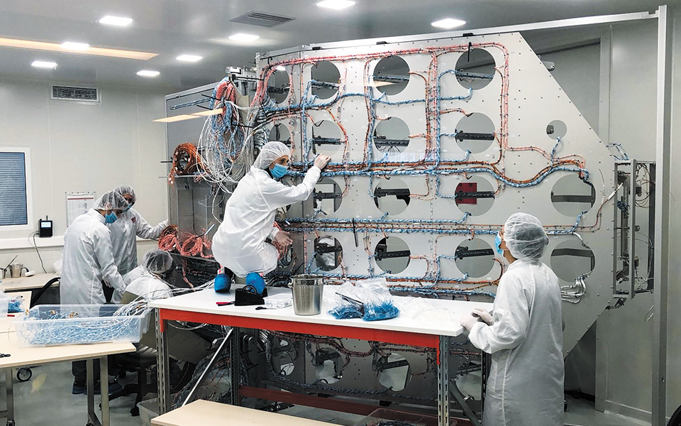 η-elfon-πετάει-στο-διάστημα-με-βάση-την-παλλ-561294703