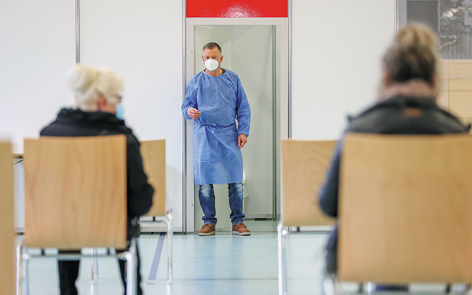 kαχυποψία-απέναντι-στους-εμβολιασμέν-561295765