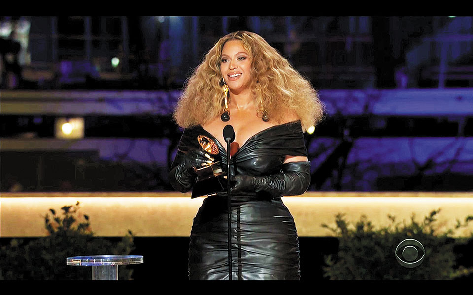 τα-βραβεία-grammy-έχουν-τη-βασίλισσά-τους-561295789