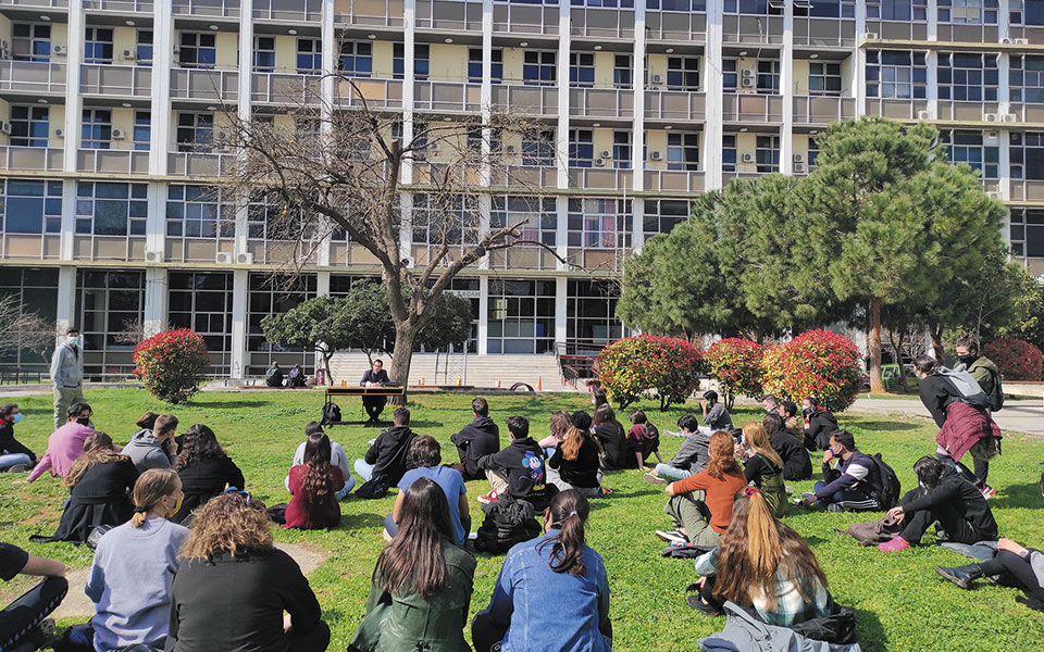 επιστροφή-στα-έδρανα-των-αει-561296020