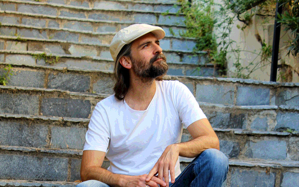 ενα-εικοσιτετράωρο-με-τον-τραγουδιστ-561300583