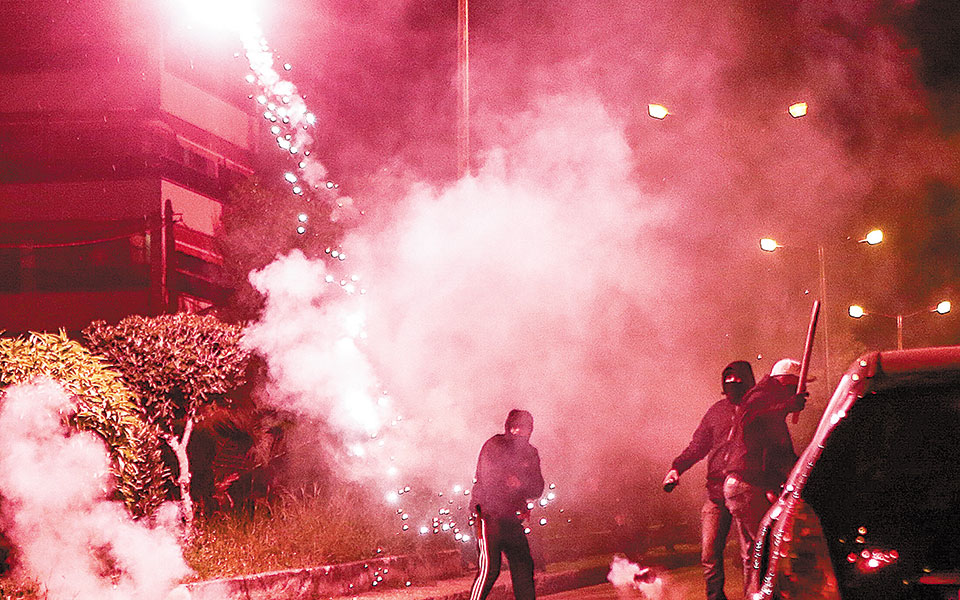 στη-φυλακή-για-τα-επεισόδια-στη-νέα-σμύ-561295582