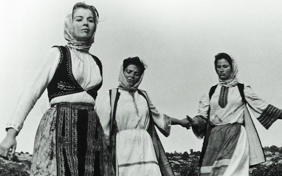 φουστανέλες-και-πολιτική-στο-σινεμά-561300643