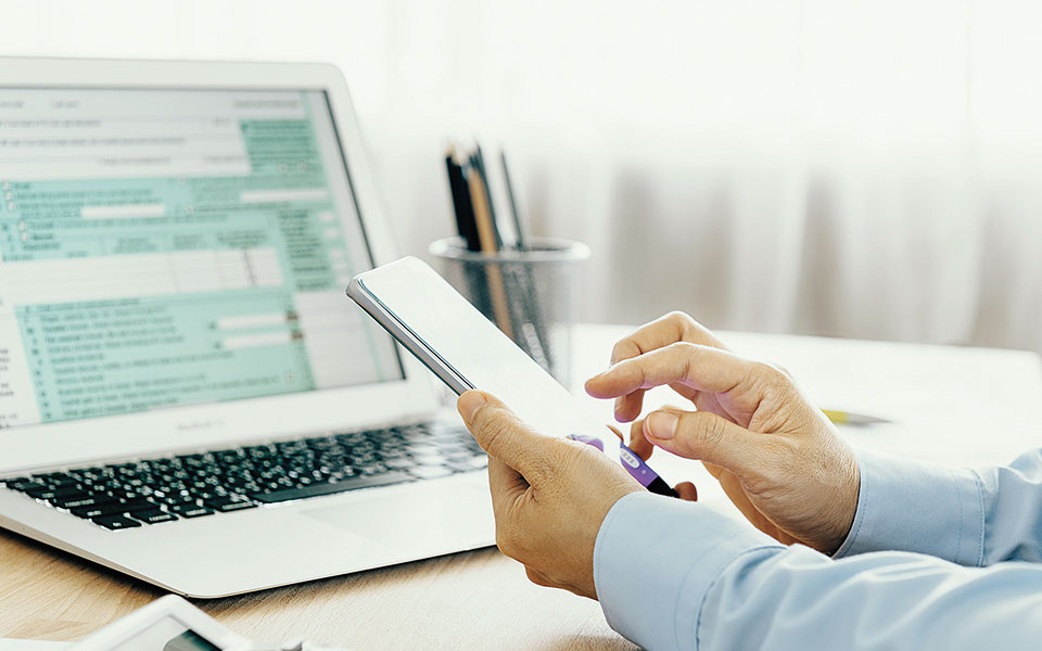 με-ηλεκτρονικά-βιβλία-140-000-επιχειρήσεις-561298528