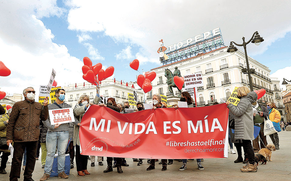η-ισπανία-νομιμοποιεί-την-ευθανασία-561299497