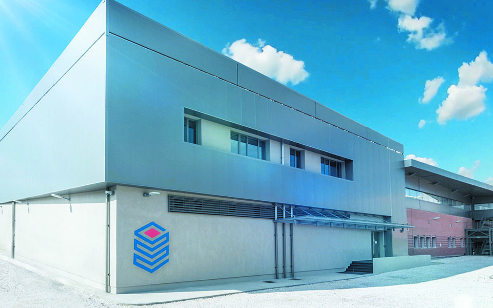 Στόχος, να γίνουμε η Cosco των data centers-1