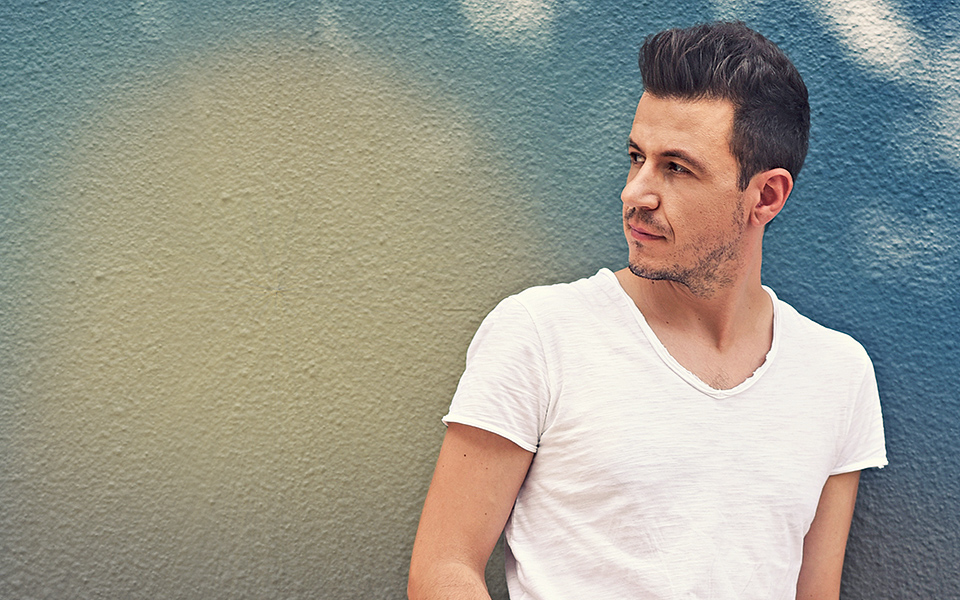 ενα-εικοσιτετράωρο-με-τον-ερμηνευτή-τ-561308890