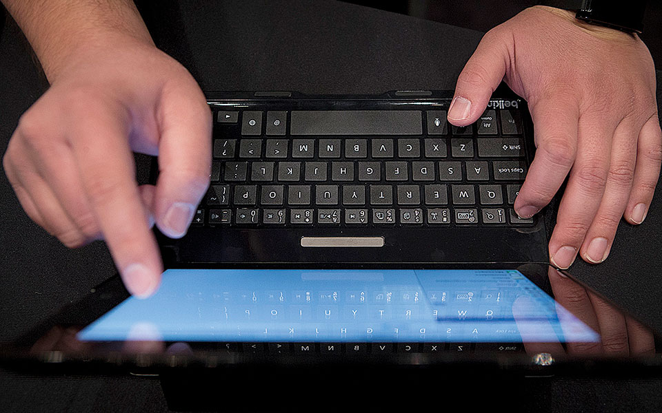 μέσω-πλατφόρμας-η-πώληση-κόκκινων-δαν-561303832