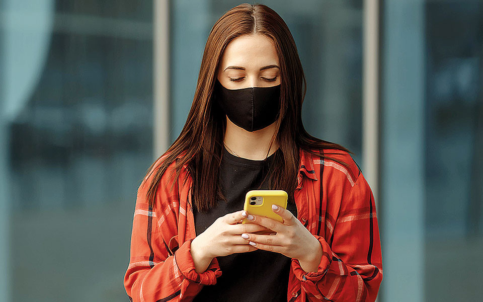 διπλή-μάσκα-για-την-ελαχιστοποίηση-το-561303628