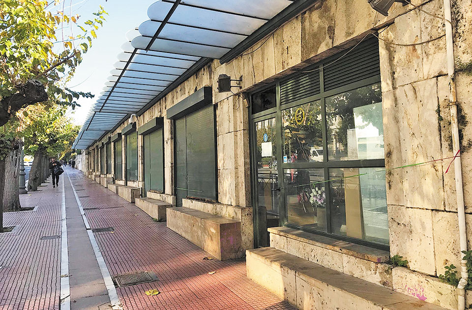 Τα ανθοπωλεία του Συντάγματος τιμούν, ανήμερα την επέτειο, μια αθηναϊκή παράδοση-1