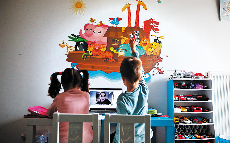 τα-παιδιά-αναζητούν-τη-χαμένη-ανεμελι-561309499