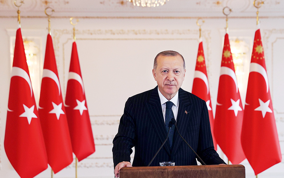 ακροβασίες-ερντογάν-σε-τεντωμένο-σχο-561309445