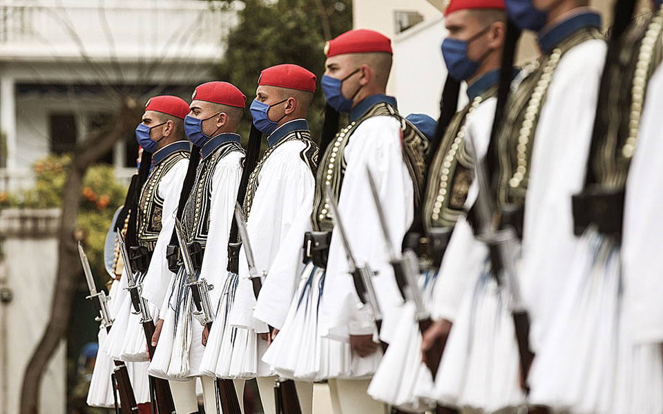 η-συγκινητική-επίσκεψη-του-πρίγκιπα-κ-561308908