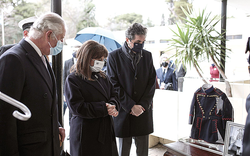 Η συγκινητική επίσκεψη του πρίγκιπα Καρόλου στην Προεδρική Φρουρά-2