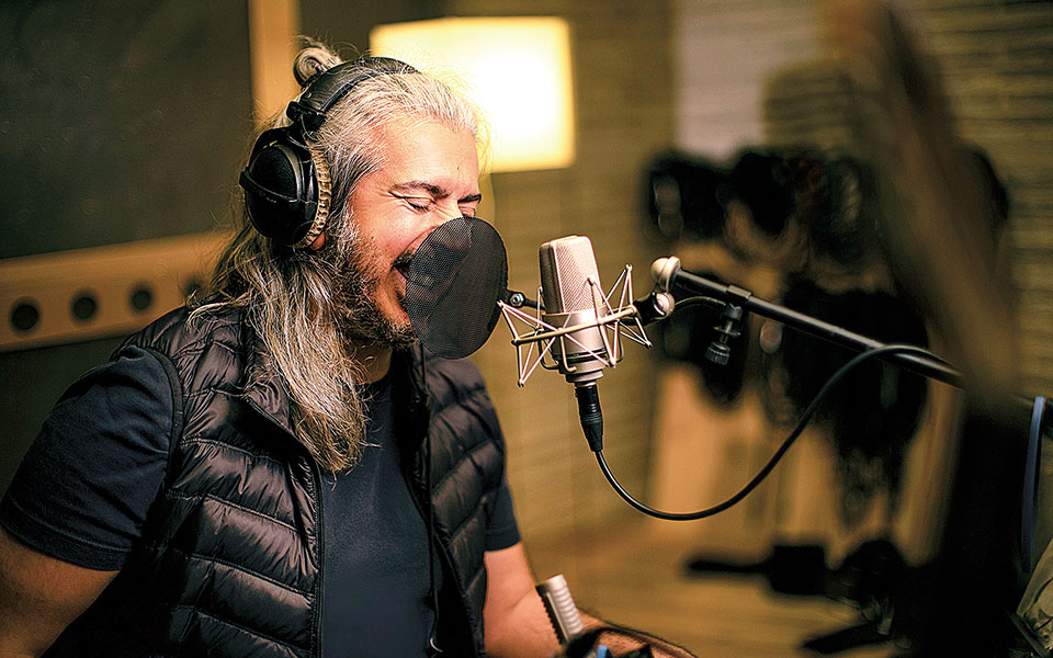 τα-τραγούδια-που-γέννησε-ο-παράξενος-κ-561308671